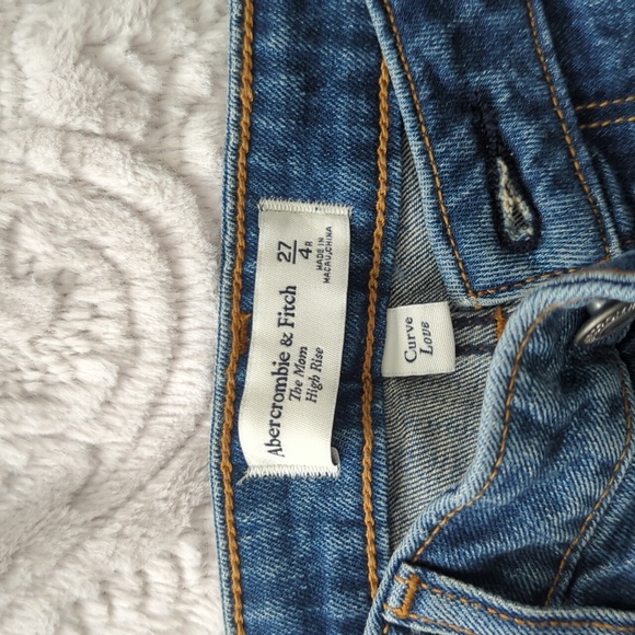 Abercrombie the mom high rise - Picture 2 of 5